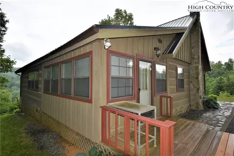 825 Bear Run Rd, Lansing, NC 28643 photo 5