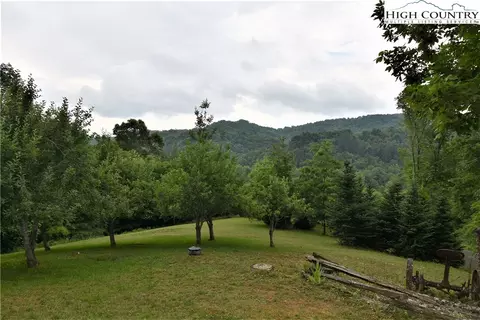 825 Bear Run Rd, Lansing, NC 28643 photo 32