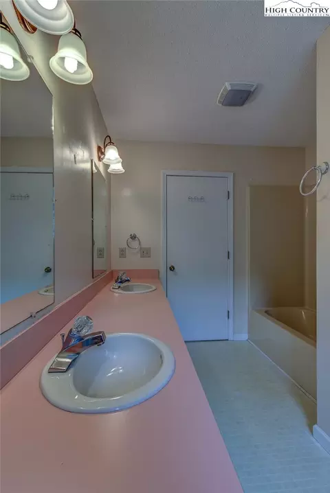325 Willard Johnson Rd, Vilas, NC 28692 photo 22
