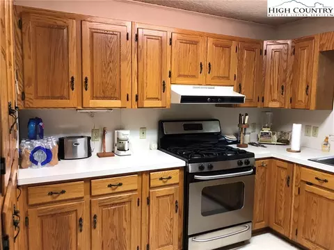 145 Ash Loop, Newland, NC 28657 photo 4