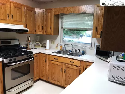 145 Ash Loop, Newland, NC 28657 photo 5