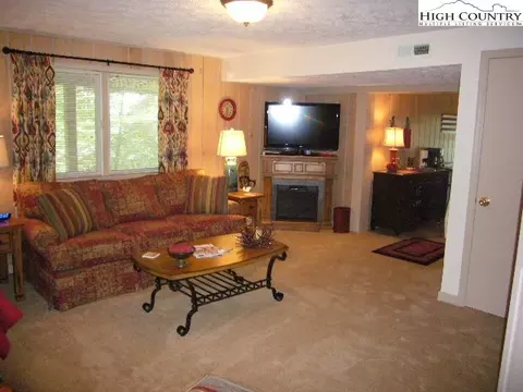104 Skiway Cir, Beech Mountain, NC 28604 photo 16