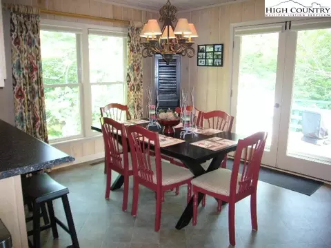 104 Skiway Cir, Beech Mountain, NC 28604 photo 5