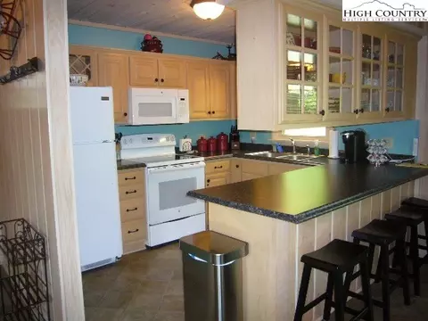 104 Skiway Cir, Beech Mountain, NC 28604 photo 6