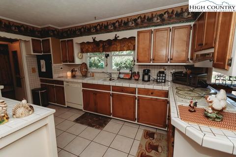 345 Will Perry Rd, Vilas, NC 28692 photo 7