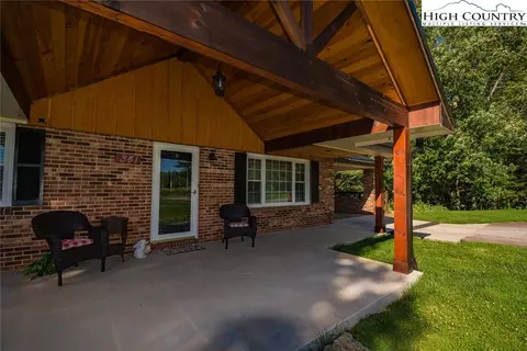 341 Oakview Dr, Jefferson, NC 28640 photo 4