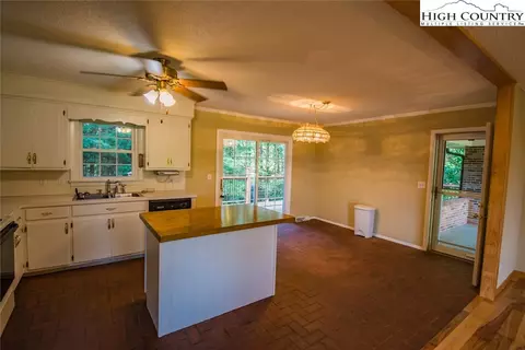 341 Oakview Dr, Jefferson, NC 28640 photo 9