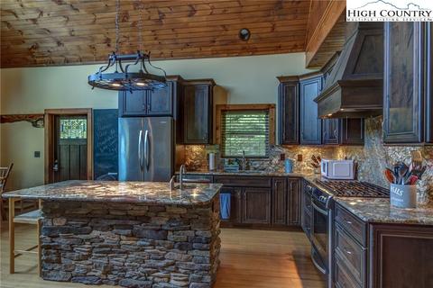 197 Kyles Path, Vilas, NC 28692 photo 8
