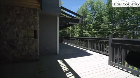 111 Skiview Ln, Beech Mountain, NC 28604 photo 3