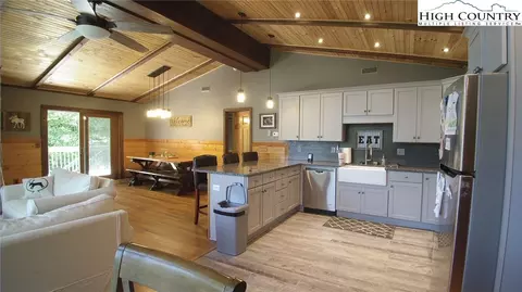 111 Skiview Ln, Beech Mountain, NC 28604 photo 7