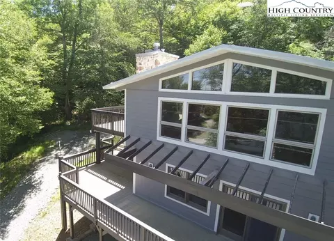 111 Skiview Ln, Beech Mountain, NC 28604 photo 1