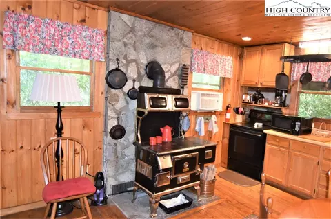 208 Quiet Pl, Todd, NC 28684 photo 6