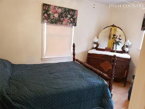 207 Pinehurst St, Independence, VA 24348 photo 9