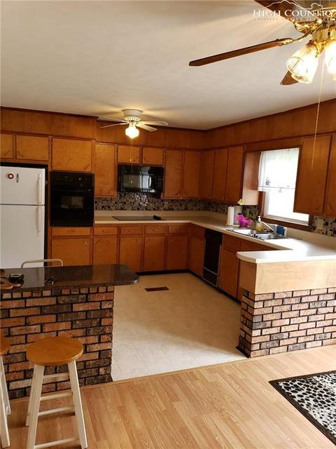 207 Pinehurst St, Independence, VA 24348 photo 6