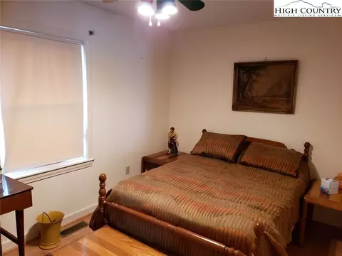 207 Pinehurst St, Independence, VA 24348 photo 7