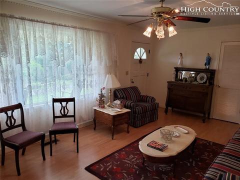 207 Pinehurst St, Independence, VA 24348 photo 4