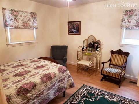 207 Pinehurst St, Independence, VA 24348 photo 11