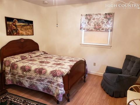 207 Pinehurst St, Independence, VA 24348 photo 12