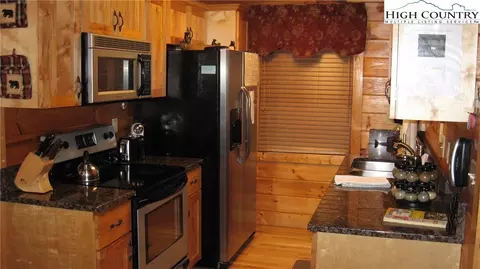 116 Cherrybrook Ln, Beech Mountain, NC 28604 photo 3