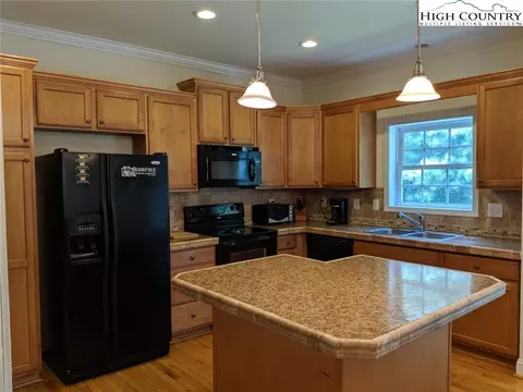 305 Pine St, Boone, NC 28607 photo 4