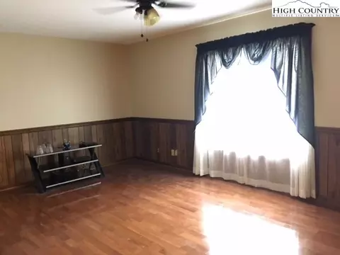 431 Oakview Dr, Jefferson, NC 28640 photo 3