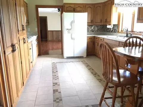 431 Oakview Dr, Jefferson, NC 28640 photo 4