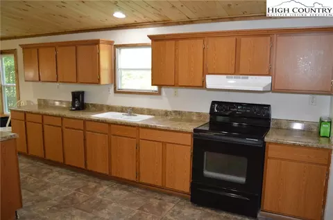 323 Wes Randall Rd, Deep Gap, NC 28618 photo 10