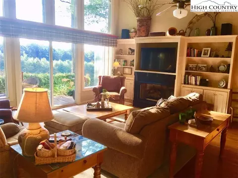 682 Olde Beau Blvd, Roaring Gap, NC 28668 photo 2