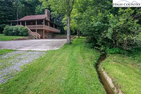 377 Candy Ln, Boone, NC 28607 photo 2