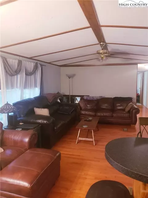 381 Betsy Cir, Todd, NC 28684 photo 2