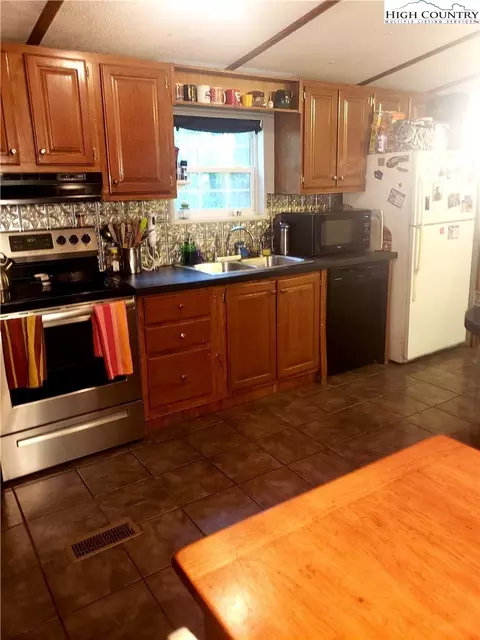 381 Betsy Cir, Todd, NC 28684 photo 5