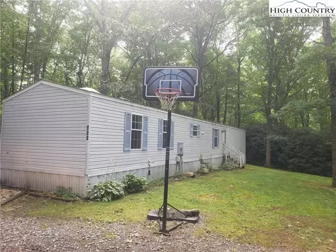 381 Betsy Cir, Todd, NC 28684 photo 1