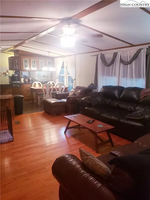 381 Betsy Cir, Todd, NC 28684 photo 3