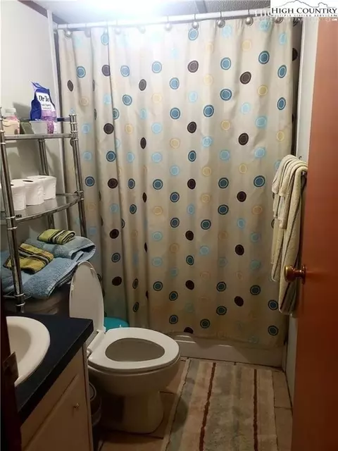 381 Betsy Cir, Todd, NC 28684 photo 9