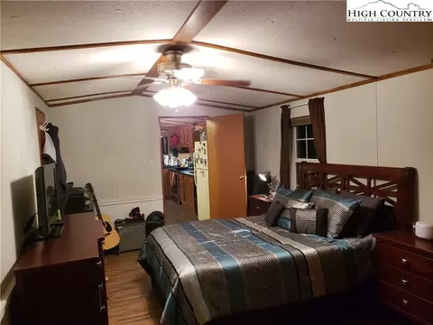 381 Betsy Cir, Todd, NC 28684 photo 7