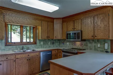 457 Skiview Rd, Seven Devils, NC 28604 photo 9