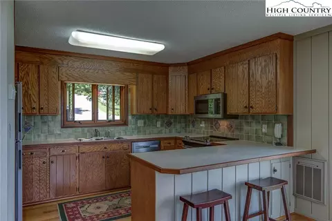 457 Skiview Rd, Seven Devils, NC 28604 photo 10