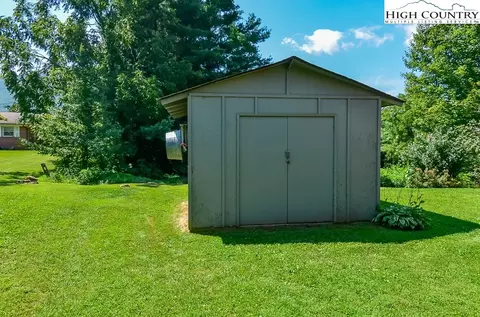 105 Wiley St, Jefferson, NC 28640 photo 8