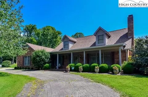 105 Wiley St, Jefferson, NC 28640 photo 1