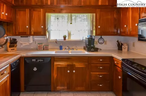 105 Wiley St, Jefferson, NC 28640 photo 13