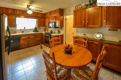 105 Wiley St, Jefferson, NC 28640 photo 11