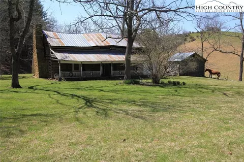 1111 Maple Rd, Independence, VA 24348 photo 4