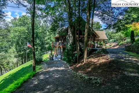 415 Riverwind Dr, Lansing, NC 28643 photo 3