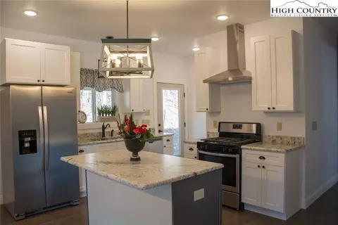 225 Crossmor Dr, Todd, NC 28684 photo 11