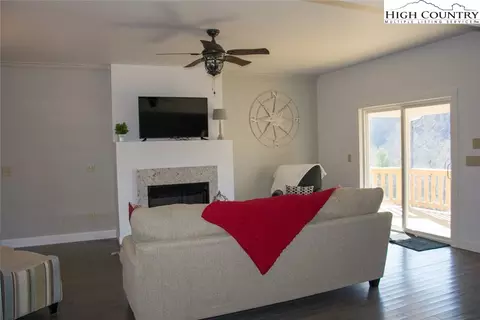 225 Crossmor Dr, Todd, NC 28684 photo 8