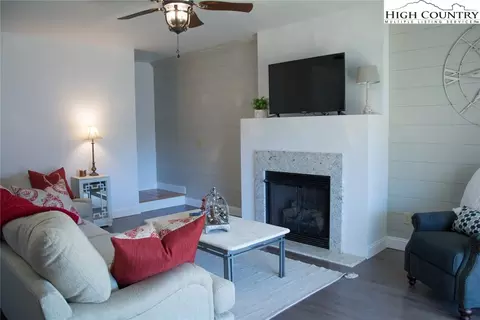 225 Crossmor Dr, Todd, NC 28684 photo 9