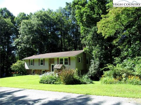 415 Knollwood Dr, Boone, NC 28607 photo 2