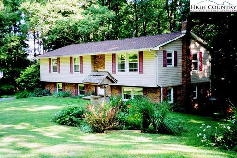 415 Knollwood Dr, Boone, NC 28607 photo 1