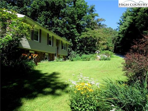 415 Knollwood Dr, Boone, NC 28607 photo 3