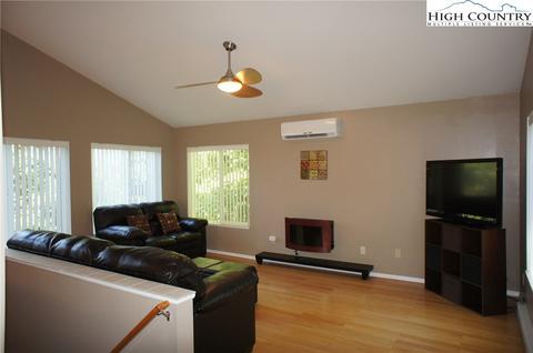 449 High Knolls Ln, Deep Gap, NC 28618 photo 12